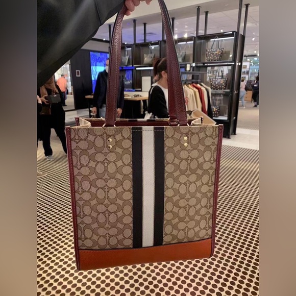 NWT!COACH DEMPSEY TOTE IN SIGNATURE JACQUARD WITH STRIPE AND COACH PATCH (1917) - Picture 2 of 8